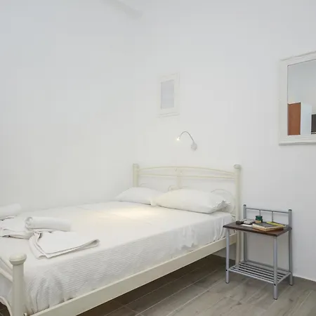 Dnaxos Apartment *