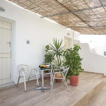 Dnaxos Apartment